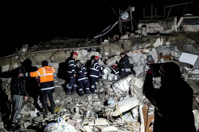 Número de mortos na Turquia e na Síria ultrapassa barreira dos cinco mil Número de mortos na Turquia e na Síria ultrapassa barreira dos cinco mil