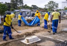 Prefeitura da capital faz mutirão de limpeza nos cemitérios, que terão equipes fixas para manutenção