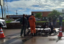 Colisão entre moto e caminhão deixa Policial Civil ferido na BR-364