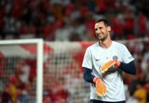 Goleiro do PSG segue em estado grave e está novamente em coma, informa hospital