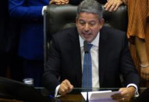Modo ‘trator’ e regimento nas mãos, as armas de Lira
