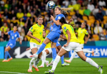 Brasil sofre com bola aérea francesa, é derrotado e mantém tabu histórico de 20 anos