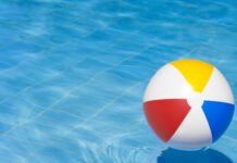 Menino de 5 anos se afoga em piscina 1h após chegar ao resort com os pais