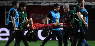 Zagueiro que sofreu grave lesão em lance com Marcelo passa por cirurgia na Argentina