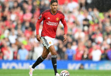 Varane se machuca e amplia lista de baixas no Manchester United