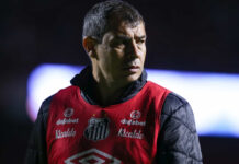 Santos marca nova reunião com japoneses para definir multa de Carille
