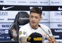 Garro lamenta saída de Mano e evita pressão de ser o salvador no Corinthians
