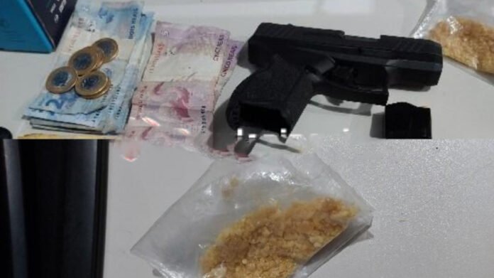 NA DANIELA: Dona de bar e mais quatro pessoas são presas com duas arma e drogas