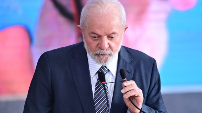 Lula diz que ministro tem que botar a mão no bolso e tirar dinheiro para combater a fome