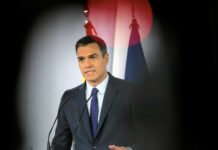 Sánchez anuncia permanência no governo da Espanha após denúncias contra esposa
