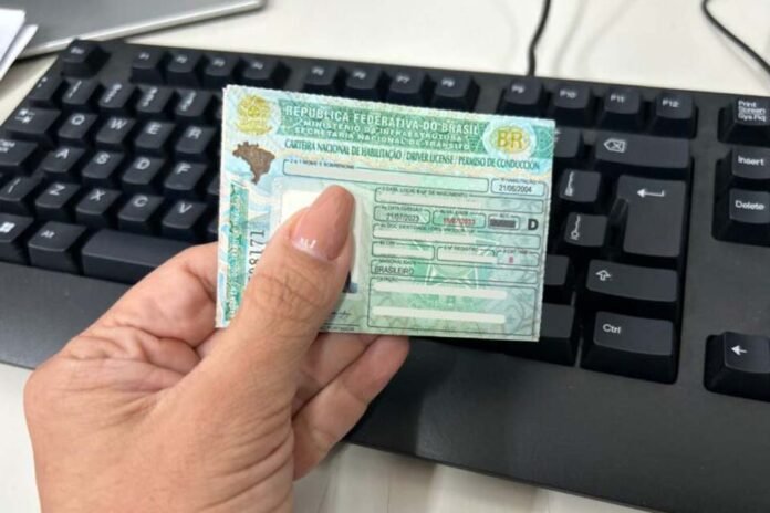 Conselho Nacional de Trânsito altera regra e passa a permitir o uso de véu e hábito religioso na CNH