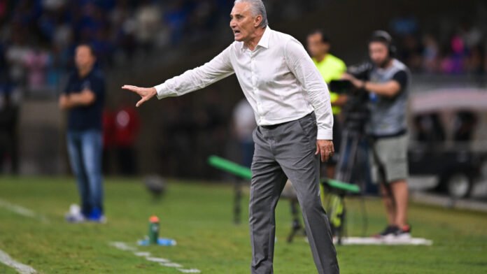Em reencontro com Tite, Corinthians busca manter sequência invicta diante de Flamengo em crise