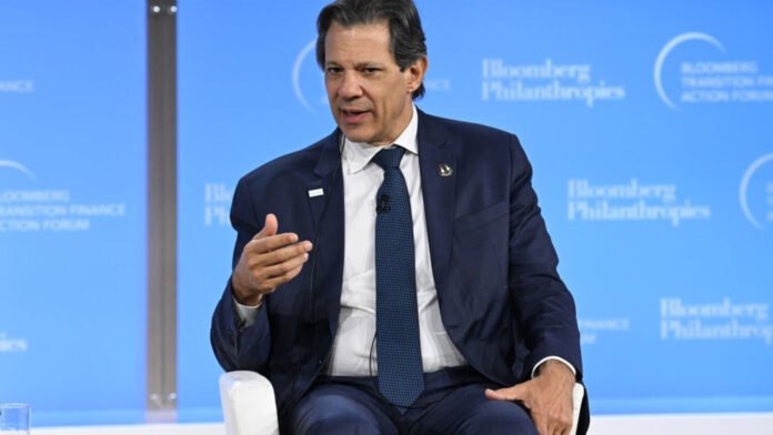 Haddad conversará com papa Francisco sobre taxação de super-ricos