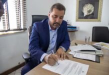 Prefeito Hildon Chaves ssina a ordem de serviço para obras de asfalto, drenagem e calçadas nos bairros Aponiã e Planalto
