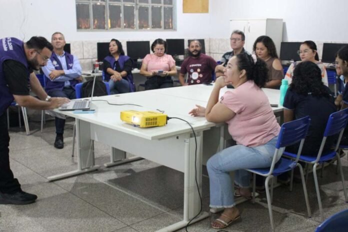 Professores que atuam no projeto Estudante Auditor em Porto Velho participam de formação continuada