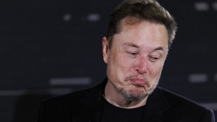 X, de Elon Musk, usa tweets para treinar IAs sem avisar usuários