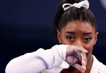 Mãe biológica de Simone Biles implora por perdão após abandono