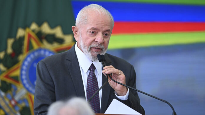 TCU retoma julgamento sobre relógio de Lula com divergência entre ministros