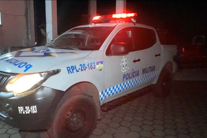 Casal é conduzido à delegacia após briga a golpes de faca e marteladas