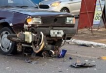 Motociclista quebra a perna em colisão com carro em Porto Velho