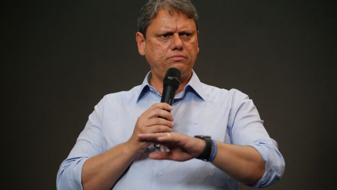 Tarcísio seleciona escolas com melhor nota e menor vulnerabilidade para manutenção por empresas