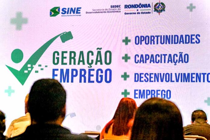 Mais de 2,3 mil vagas de emprego e cursos gratuitos estão abertos à população por meio da plataforma do governo