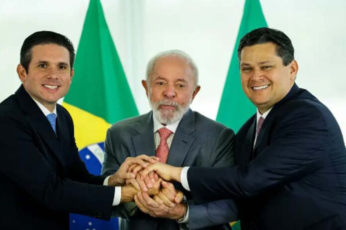 “Sou amigo dos dois”, diz Lula sobre novos presidentes do Legislativo
