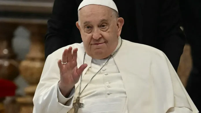 Papa Francisco completa 1 semana internado com pneumonia
