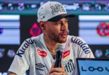 Neymar chega de helicóptero para o primeiro treino pelo Santos