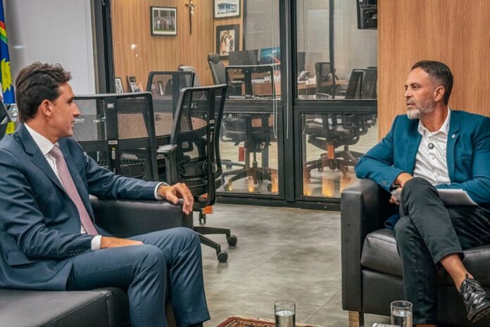 Prefeito Léo Moraes se reúne com ministro para tratar do preço das passagens aéreas, rotas de voo e alfandegamento