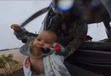 Bebê resgatado por helicóptero morre um ano após enchente no RS