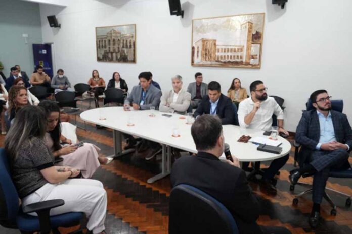 Prefeitura de Porto Velho sela projeto para ampliar vagas na educação infantil