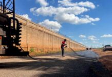 Serviço no Ramal da Granja reduz poeira e melhora acesso no bairro Nova Esperança