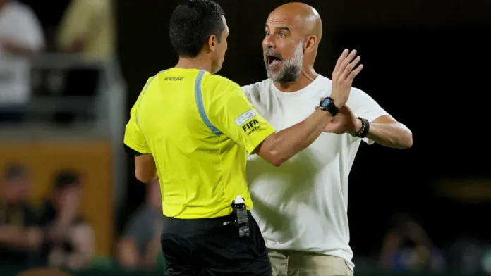 Guardiola tem momento de fúria com árbitro em derrota do City; vídeo