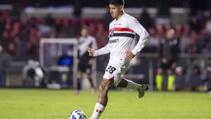 São Paulo discute fluxo de pagamento para anunciar renovação de Alan Franco