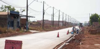 Em nova etapa, avenida Calama recebe meio-fio e sarjeta