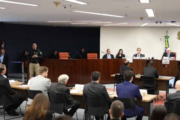 Defesa diz que ex-ministro atuou para demover Bolsonaro de golpe