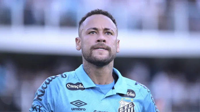 Neymar reclama de regra e faz alerta ao Santos