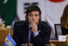 Milei cai em fake news e comemora convite falso para cantar com AC/DC