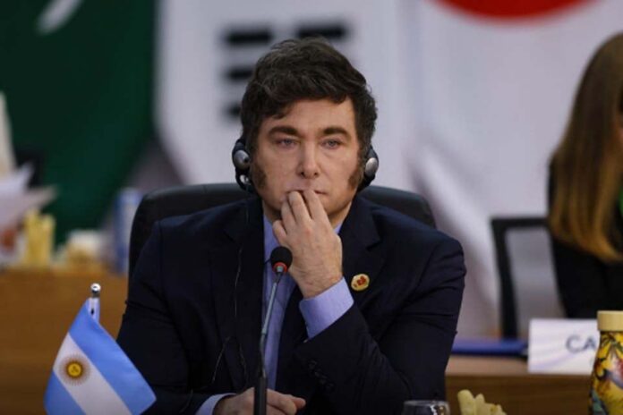 Milei cai em fake news e comemora convite falso para cantar com AC/DC