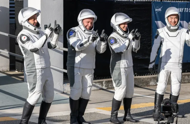 Após problema médico, astronautas devem iniciar volta à Terra nesta quarta (14)