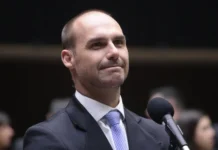 PF determina que Eduardo Bolsonaro reassuma cargo de escrivão da corporação