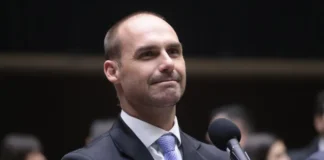 PF determina que Eduardo Bolsonaro reassuma cargo de escrivão da corporação