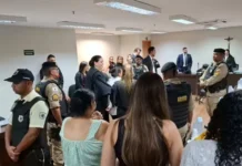 Mãe que matou e cortou pênis de abusador da filha é absolvida