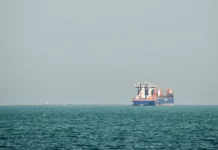 Navio chinês dá meia-volta após sair de Hormuz; Irã diz ter furado bloqueio