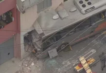 Ônibus invade sobrado e deixa sete feridos na zona oeste de SP