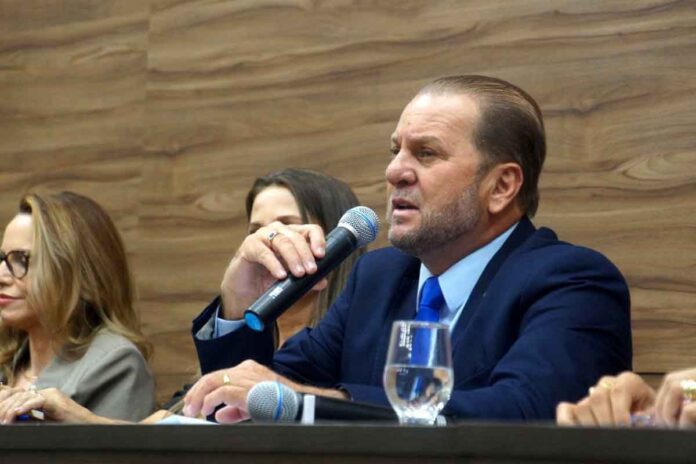 Solenidade conduzida pelo deputado Cirone Deiró presta homenagem a personalidades relevantes em Cacoal Solenidade conduzida pelo deputado Cirone Deiró presta homenagem a personalidades relevantes em Cacoal