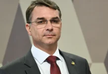 Flávio Bolsonaro diz esperar união com Zema e Caiado no 2º turno para ‘derrotar o PT’