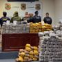 Forças de segurança apreendem 460 kg de drogas escondidos em carro na região de fronteira