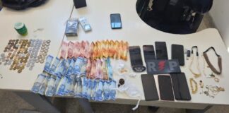 Ji-Paraná: Dupla é presa suspeita de tráfico de drogas; drogas, dinheiro e celulares são apreendidos